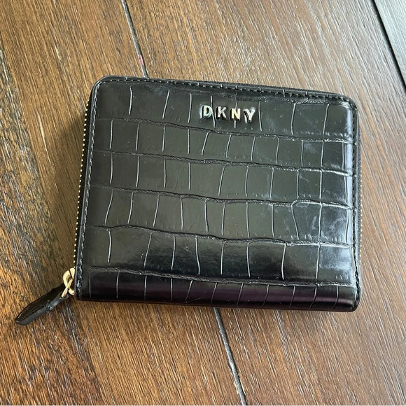 DKNY zip around wallet - Picture 5 of 12